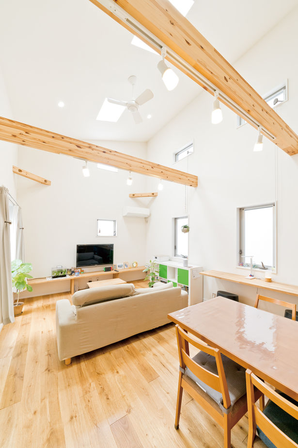 一級建築士事務所　上野工務店 【豊中市／1000万円台／約30坪】光が差し込むLDKとバルコニーから星空を眺める、開放感溢れる家の建築実例画像3