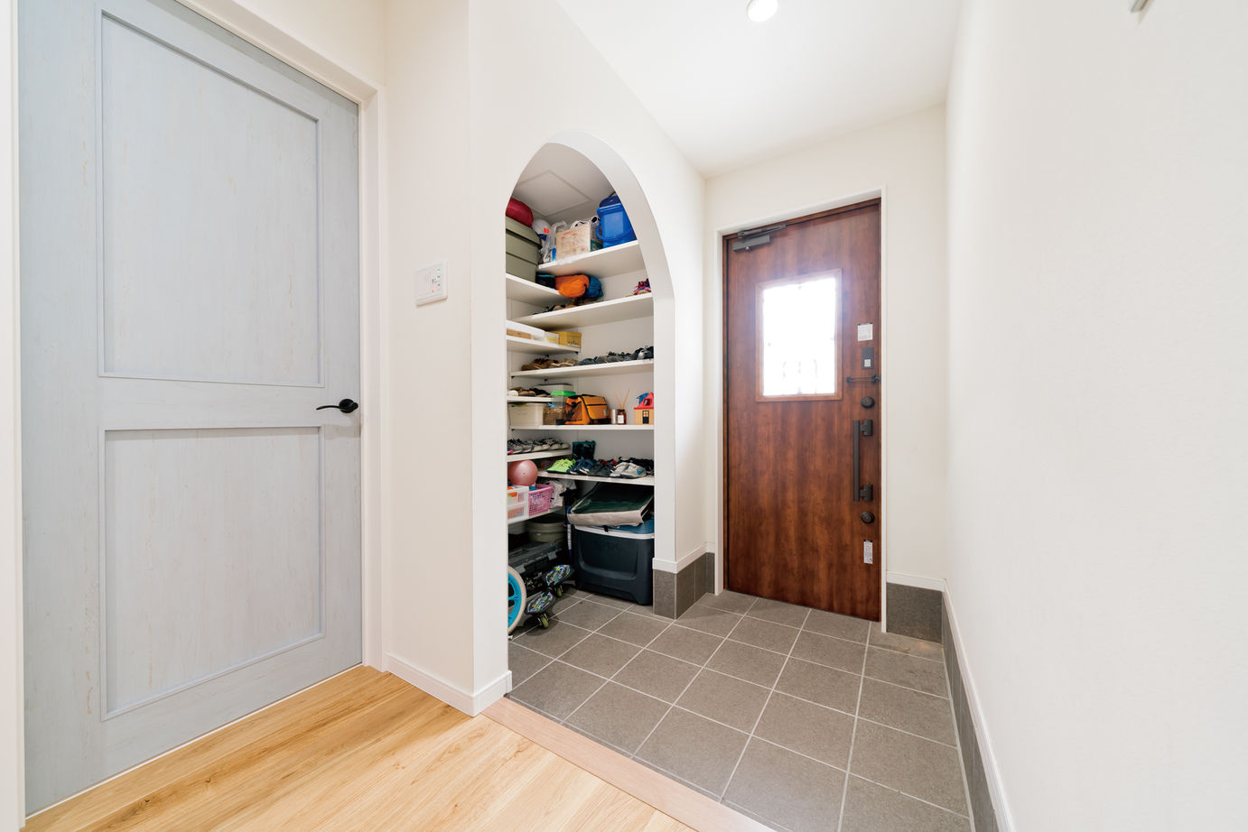 一級建築士事務所　上野工務店 【豊中市／1000万円台／約30坪】光が差し込むLDKとバルコニーから星空を眺める、開放感溢れる家の建築実例画像6