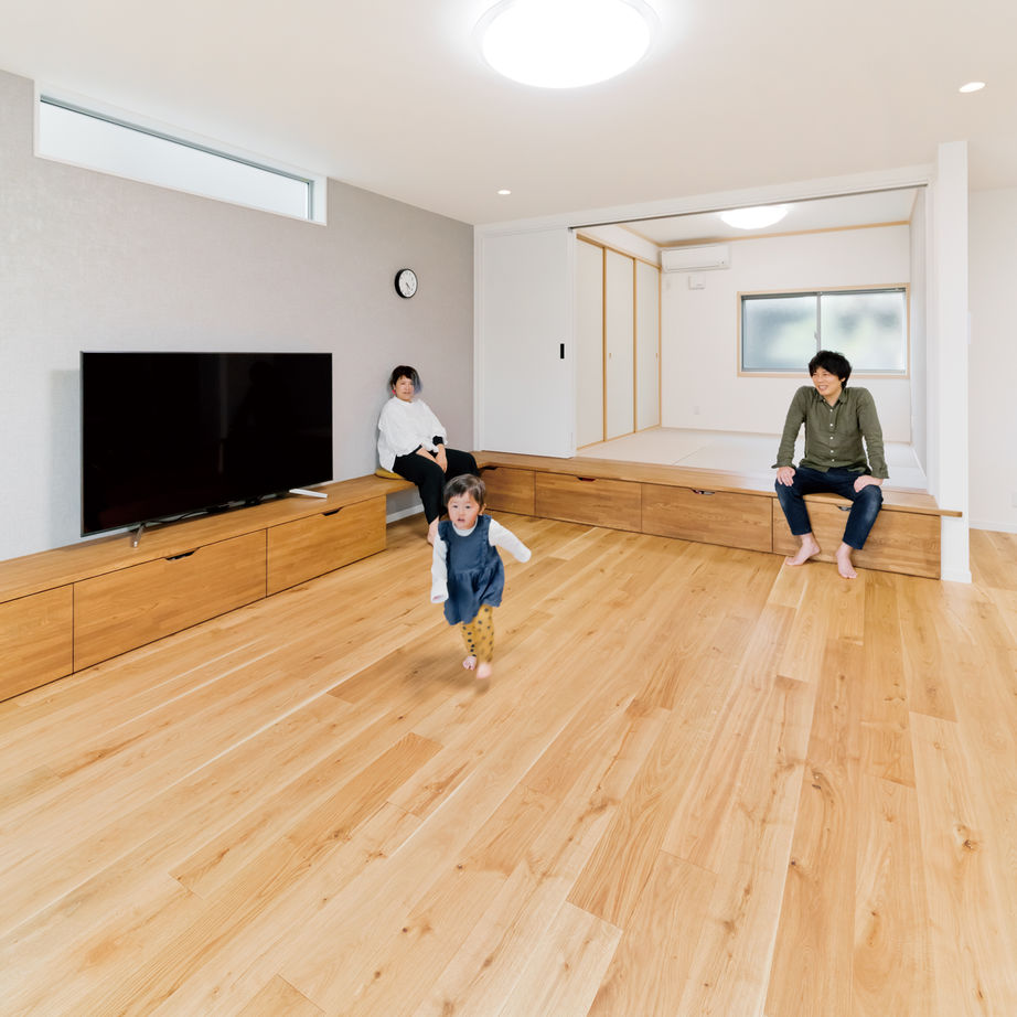 一級建築士事務所　上野工務店 【2500万円～3000万円台・延べ床面積約48坪・茨木市】まるで体育館！子どもが元気いっぱい走り回る22畳LDKの建築実例画像2