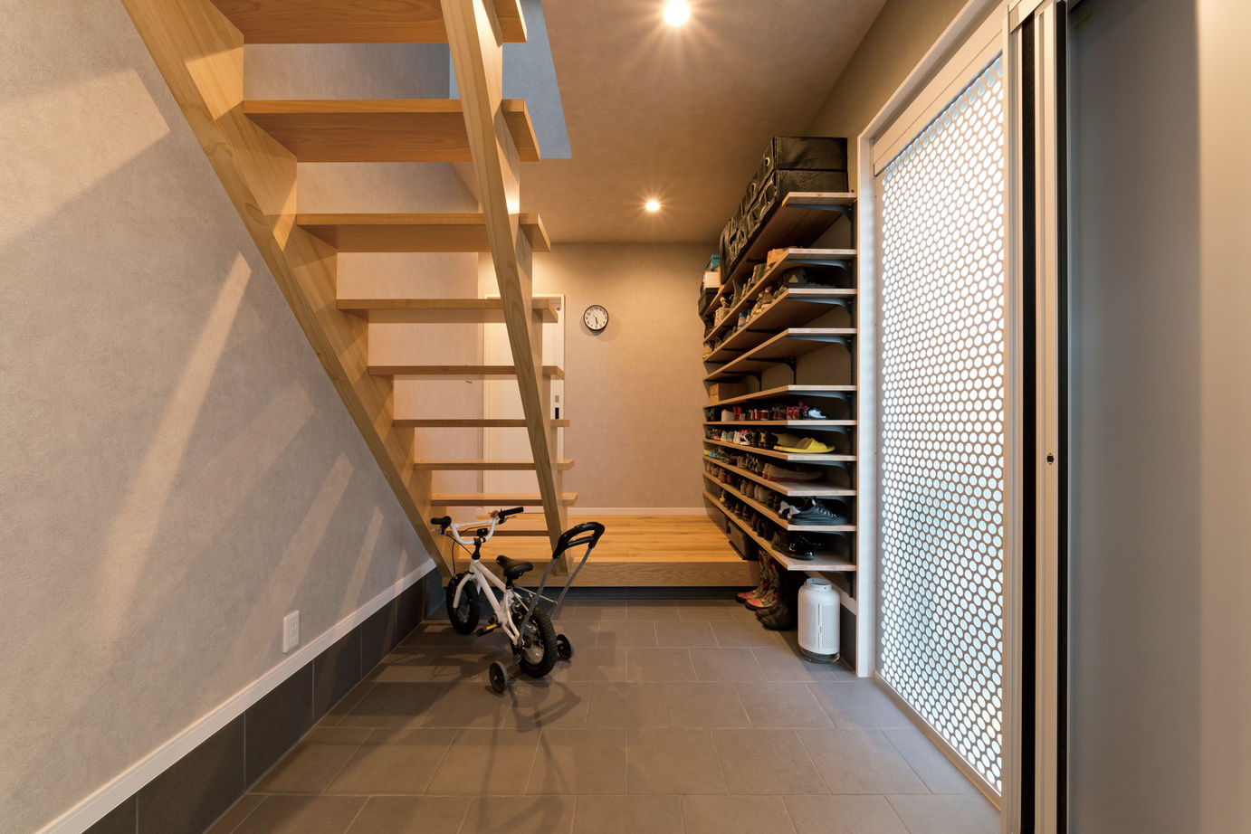 一級建築士事務所　上野工務店 【2500万円～3000万円台・延べ床面積約48坪・茨木市】まるで体育館！子どもが元気いっぱい走り回る22畳LDKの建築実例画像5