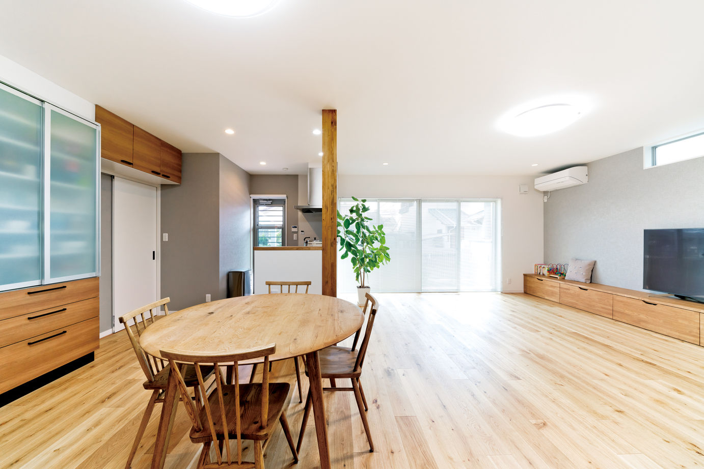 一級建築士事務所　上野工務店 【2500万円～3000万円台・延べ床面積約48坪・茨木市】まるで体育館！子どもが元気いっぱい走り回る22畳LDKの建築実例画像6