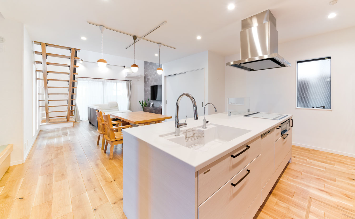 一級建築士事務所　上野工務店 【2500万円～3000万円台・延床面積約30坪台・寝屋川市】驚くほど開放的で明るい！暮らしに寄り添った住まいの建築実例画像4