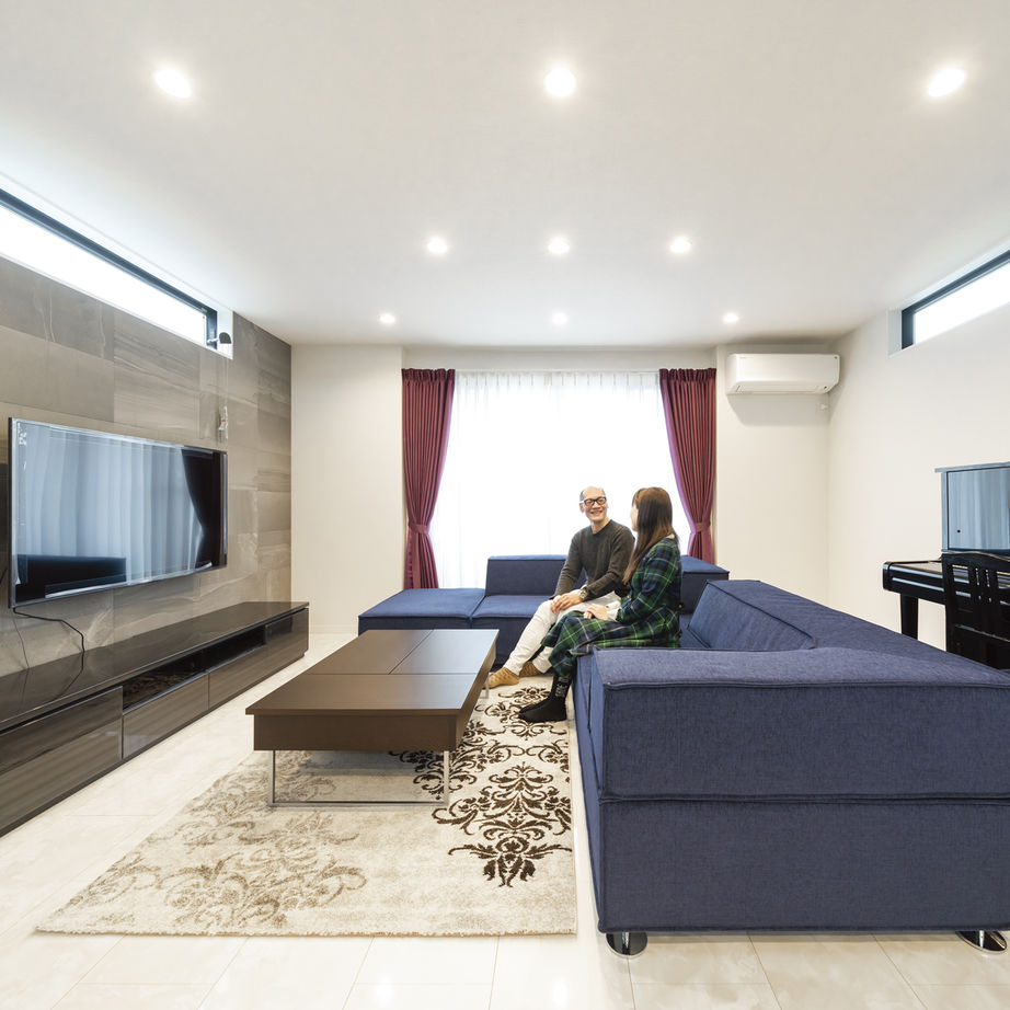 一級建築士事務所　上野工務店 【大阪府／約30坪／3階建て】モノトーンをベースに清潔感と自然光あふれる大空間LDKのある3階建ての建築実例画像2