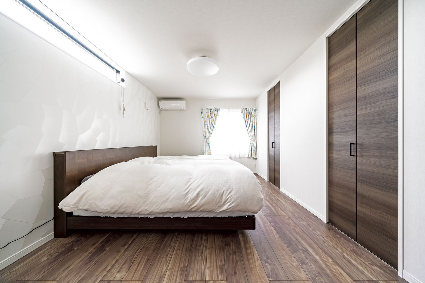 一級建築士事務所　上野工務店 【大阪府／約30坪／3階建て】モノトーンをベースに清潔感と自然光あふれる大空間LDKのある3階建ての建築実例画像9