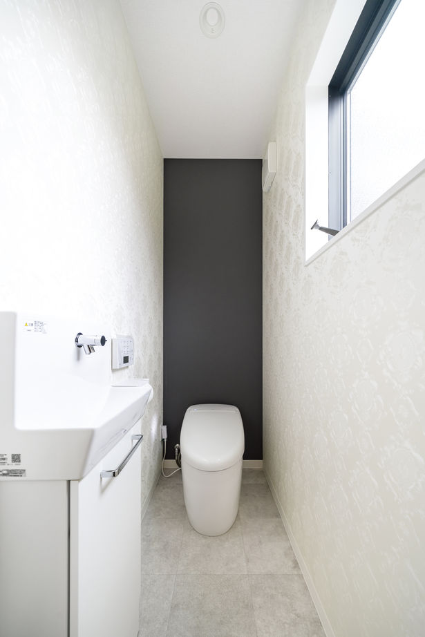 一級建築士事務所　上野工務店 【大阪府／約30坪／3階建て】モノトーンをベースに清潔感と自然光あふれる大空間LDKのある3階建ての建築実例画像10