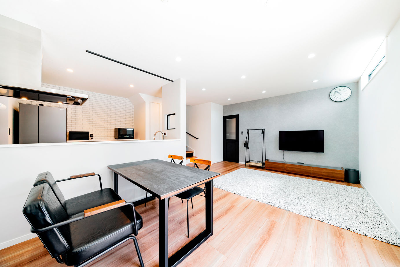 一級建築士事務所　上野工務店 【高槻市・1000万円台・キューブ型デザイン】シンプルでカッコいい。子育て＋家事がしやすい家の建築実例画像2