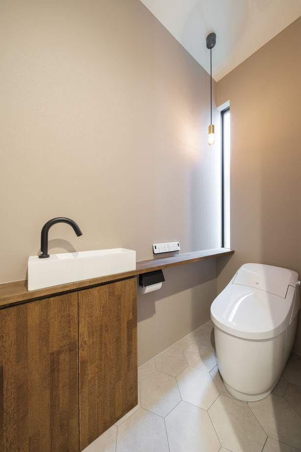 一級建築士事務所　上野工務店 【茨木市・間取り図あり・収納工夫】モールテックスのキッチンが主役の家の建築実例画像4