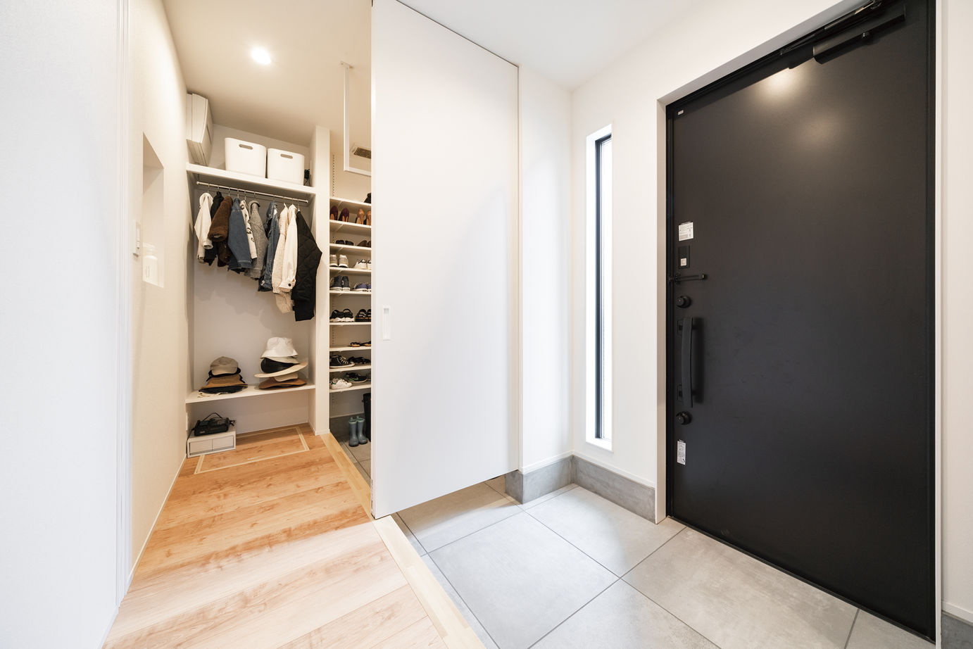 一級建築士事務所　上野工務店 【茨木市・間取り図あり・収納工夫】モールテックスのキッチンが主役の家の建築実例画像5