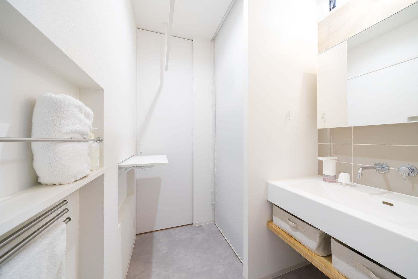 一級建築士事務所　上野工務店 【茨木市・間取り図あり・収納工夫】モールテックスのキッチンが主役の家の建築実例画像6