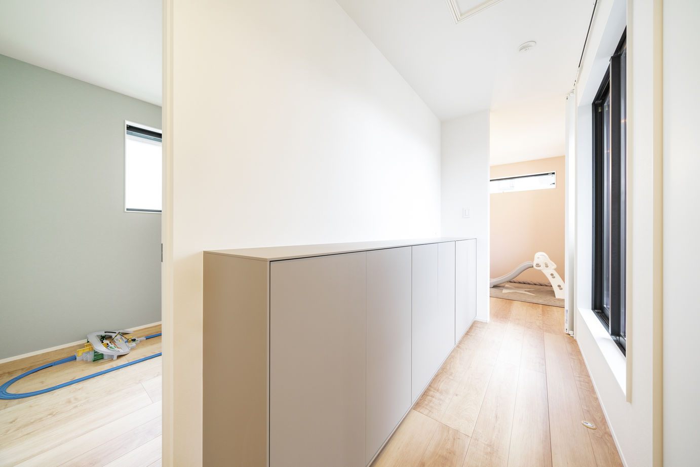 一級建築士事務所　上野工務店 【茨木市・間取り図あり・収納工夫】モールテックスのキッチンが主役の家の建築実例画像7