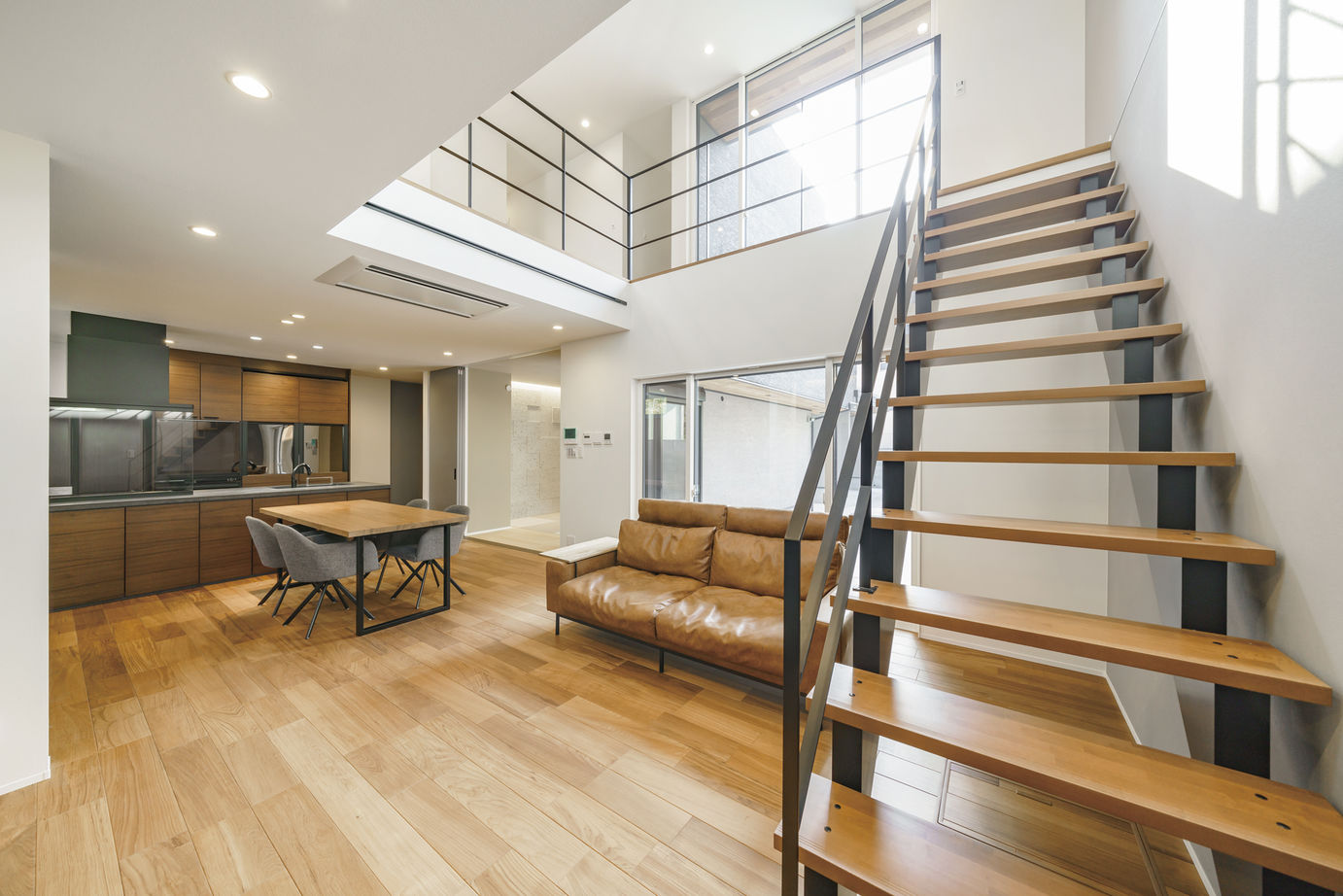 一級建築士事務所　上野工務店 【吹田市・4000万円~】第一種換気を採用したハイクオリティのガレージハウスの建築実例画像2