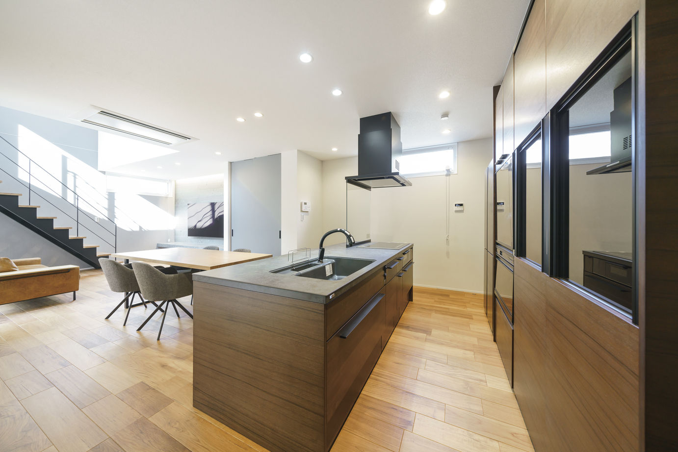 一級建築士事務所　上野工務店 【吹田市・4000万円~】第一種換気を採用したハイクオリティのガレージハウスの建築実例画像3