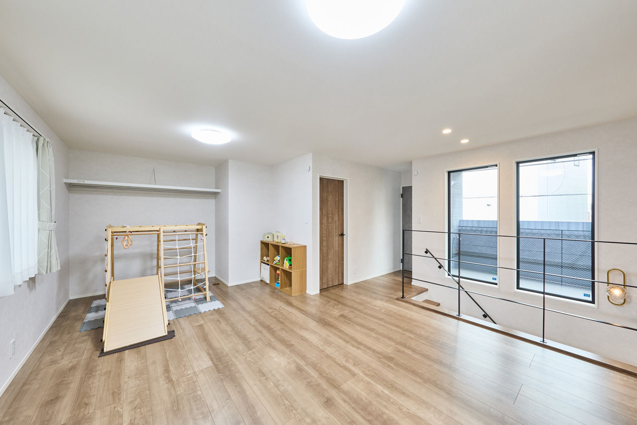 一級建築士事務所　上野工務店 【2000万円台／約33坪／間取り有】 吹抜けのあるLDKも2階フリールームも大空間！家族の気配を感じる家の建築実例画像6