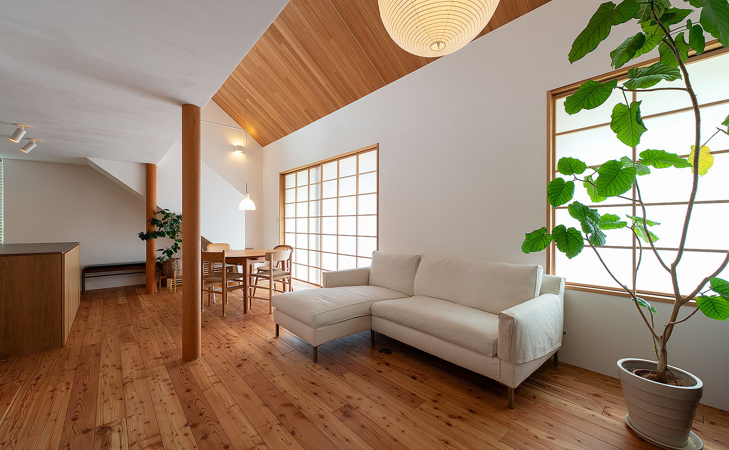 オモシロ設計集団　ecomo（エコモ） 【4000万円～｜ジャパンディ｜間取り】すべての窓から緑が見える、居心地のよい家族の棲家の建築実例画像3