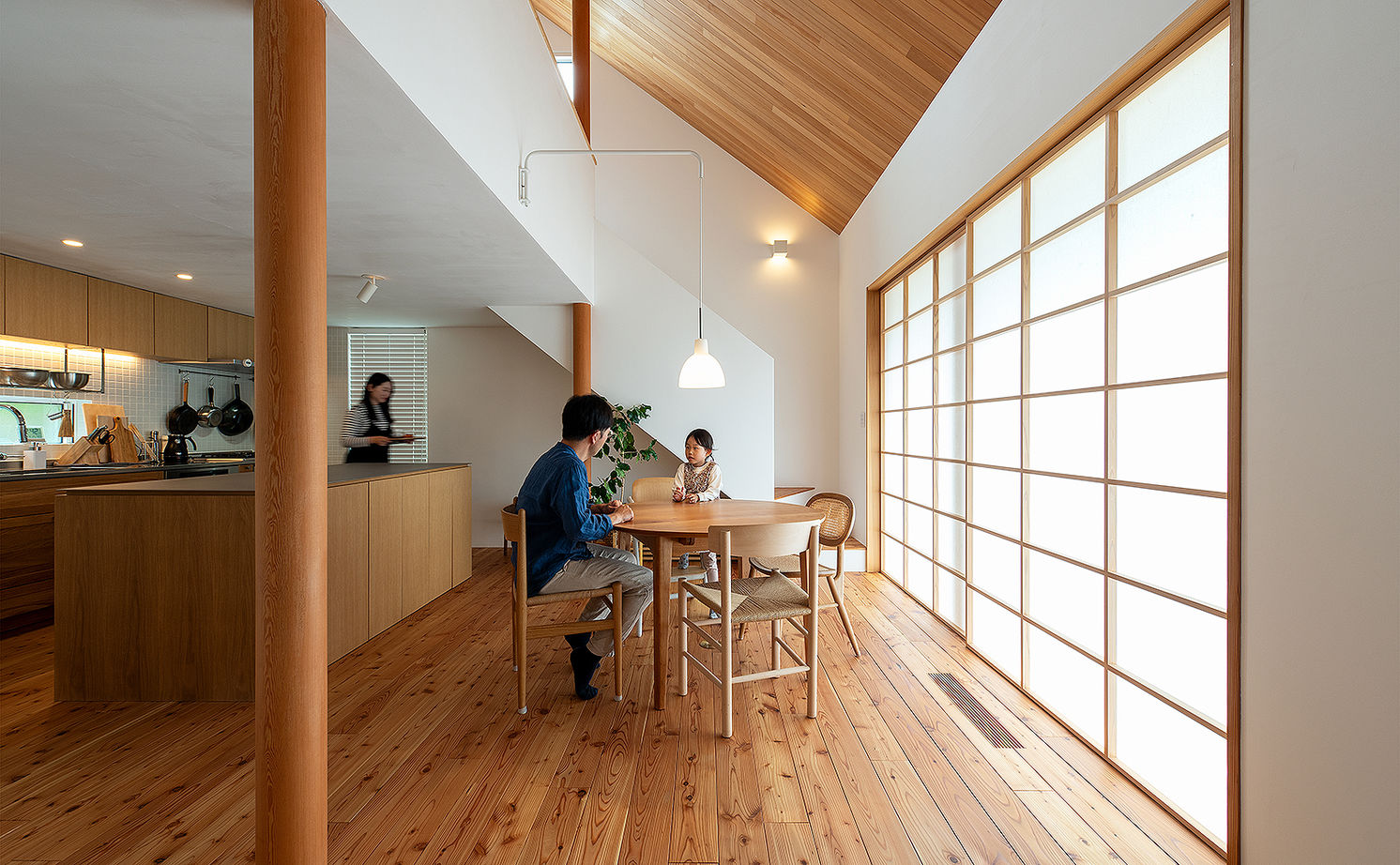 オモシロ設計集団　ecomo（エコモ） 【4000万円～｜ジャパンディ｜間取り】すべての窓から緑が見える、居心地のよい家族の棲家の建築実例画像4