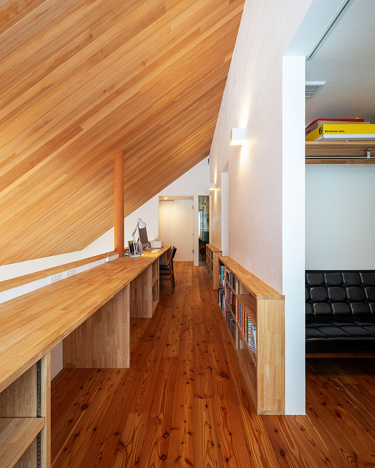 オモシロ設計集団　ecomo（エコモ） 【4000万円～｜ジャパンディ｜間取り】すべての窓から緑が見える、居心地のよい家族の棲家の建築実例画像9