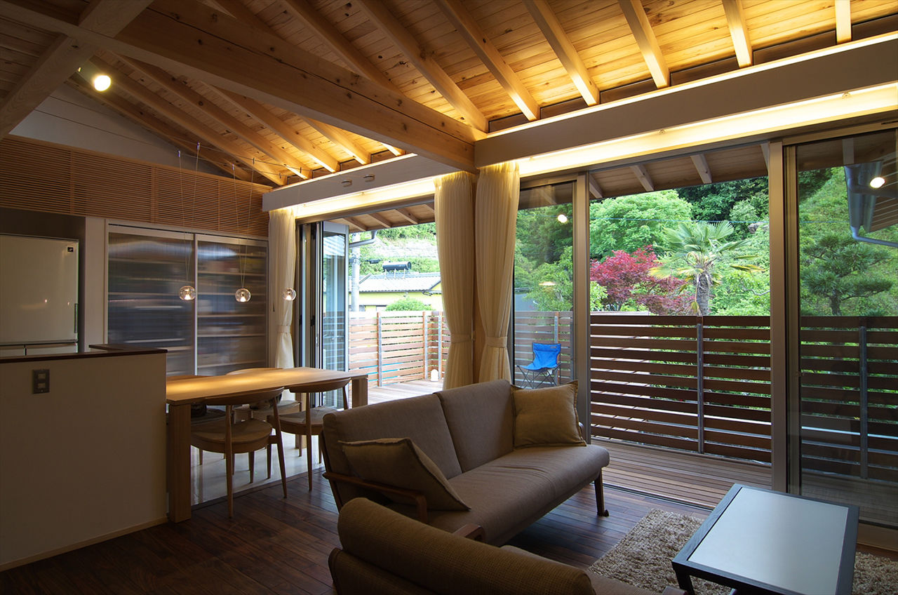 TENアーキテクツ一級建築士事務所 【建築士と建てた家＋二世帯住戸＋自然素材】２階のLDK上部には、富士山が眺められるロフトも設置の建築実例画像2