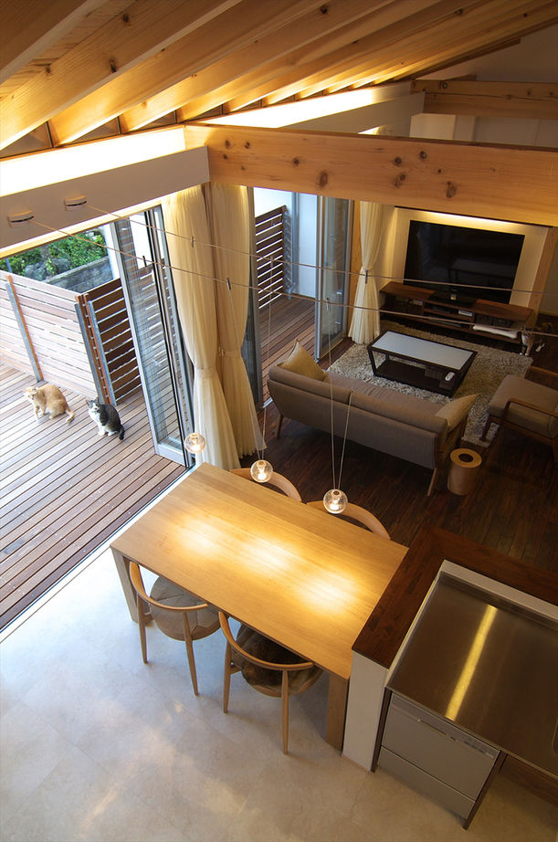 TENアーキテクツ一級建築士事務所 【建築士と建てた家＋二世帯住戸＋自然素材】２階のLDK上部には、富士山が眺められるロフトも設置の建築実例画像4