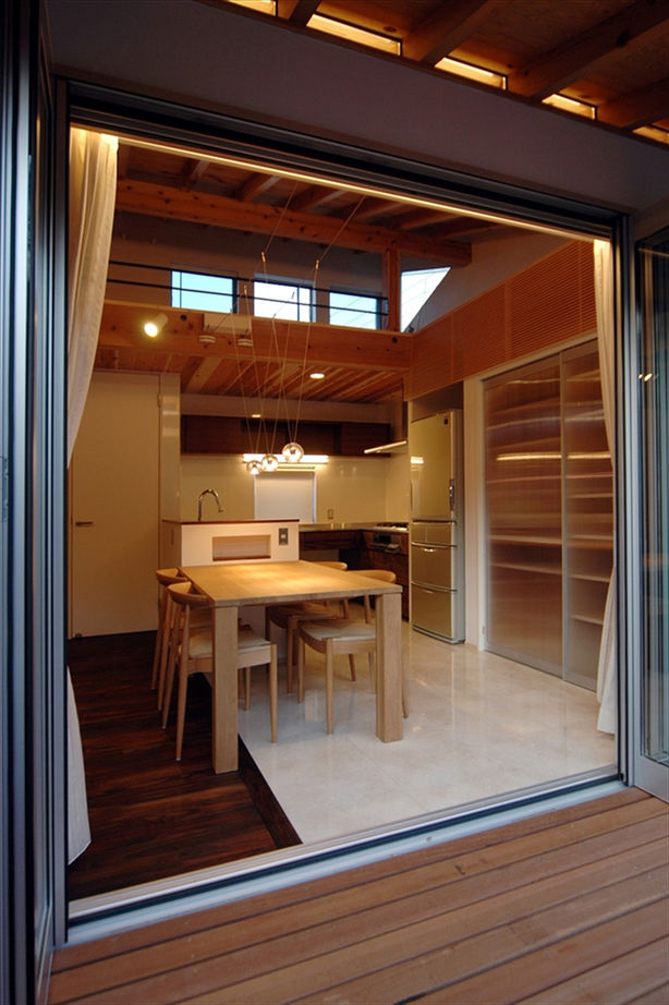 TENアーキテクツ一級建築士事務所 【建築士と建てた家＋二世帯住戸＋自然素材】２階のLDK上部には、富士山が眺められるロフトも設置の建築実例画像6