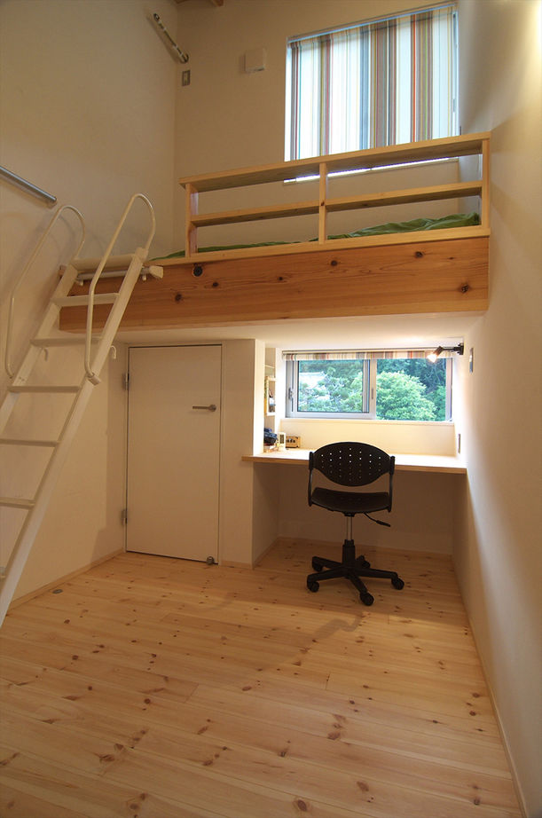 TENアーキテクツ一級建築士事務所 【建築士と建てた家＋二世帯住戸＋自然素材】２階のLDK上部には、富士山が眺められるロフトも設置の建築実例画像8