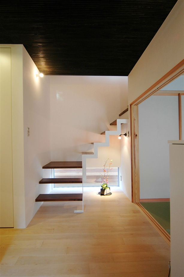 TENアーキテクツ一級建築士事務所 【建築士と建てた家＋二世帯住戸＋自然素材】２階のLDK上部には、富士山が眺められるロフトも設置の建築実例画像9