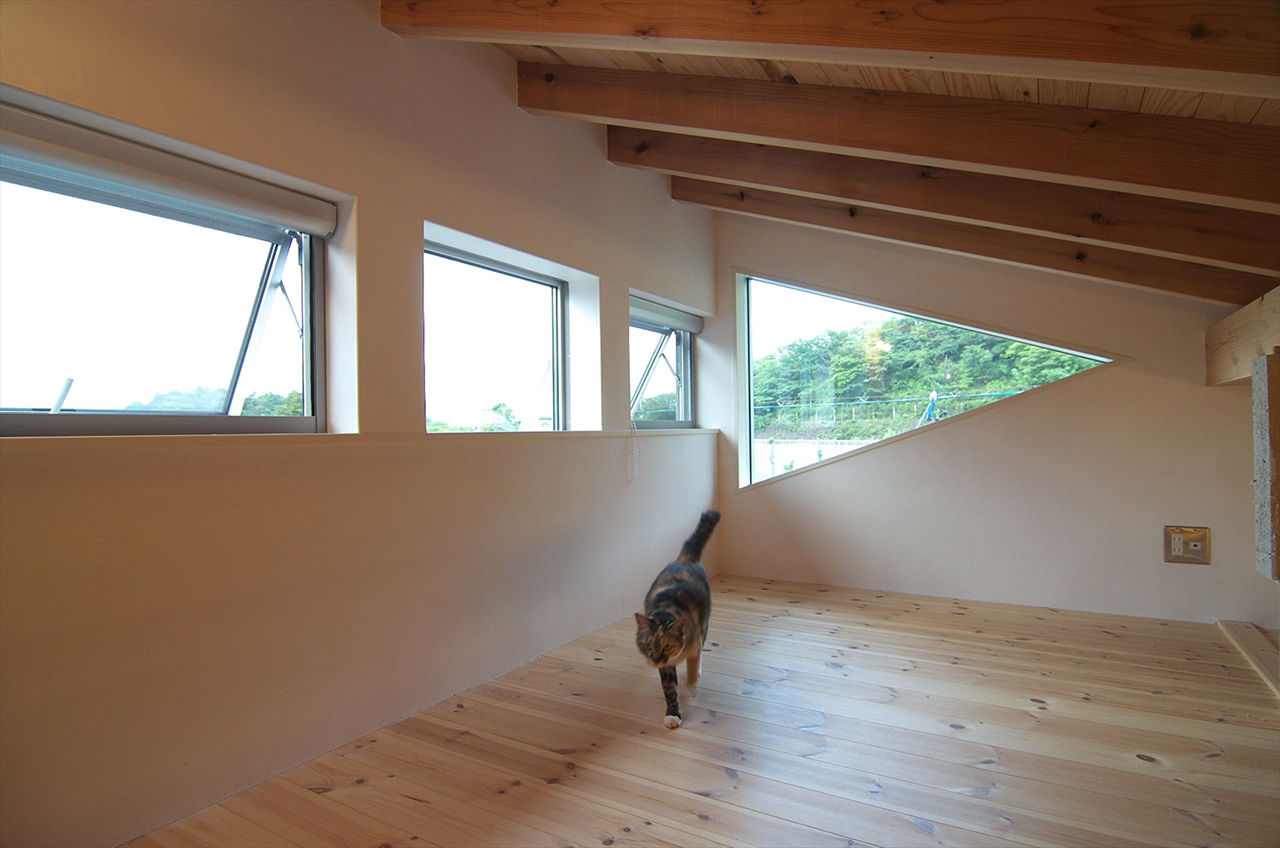 TENアーキテクツ一級建築士事務所 【建築士と建てた家＋二世帯住戸＋自然素材】２階のLDK上部には、富士山が眺められるロフトも設置の建築実例画像10