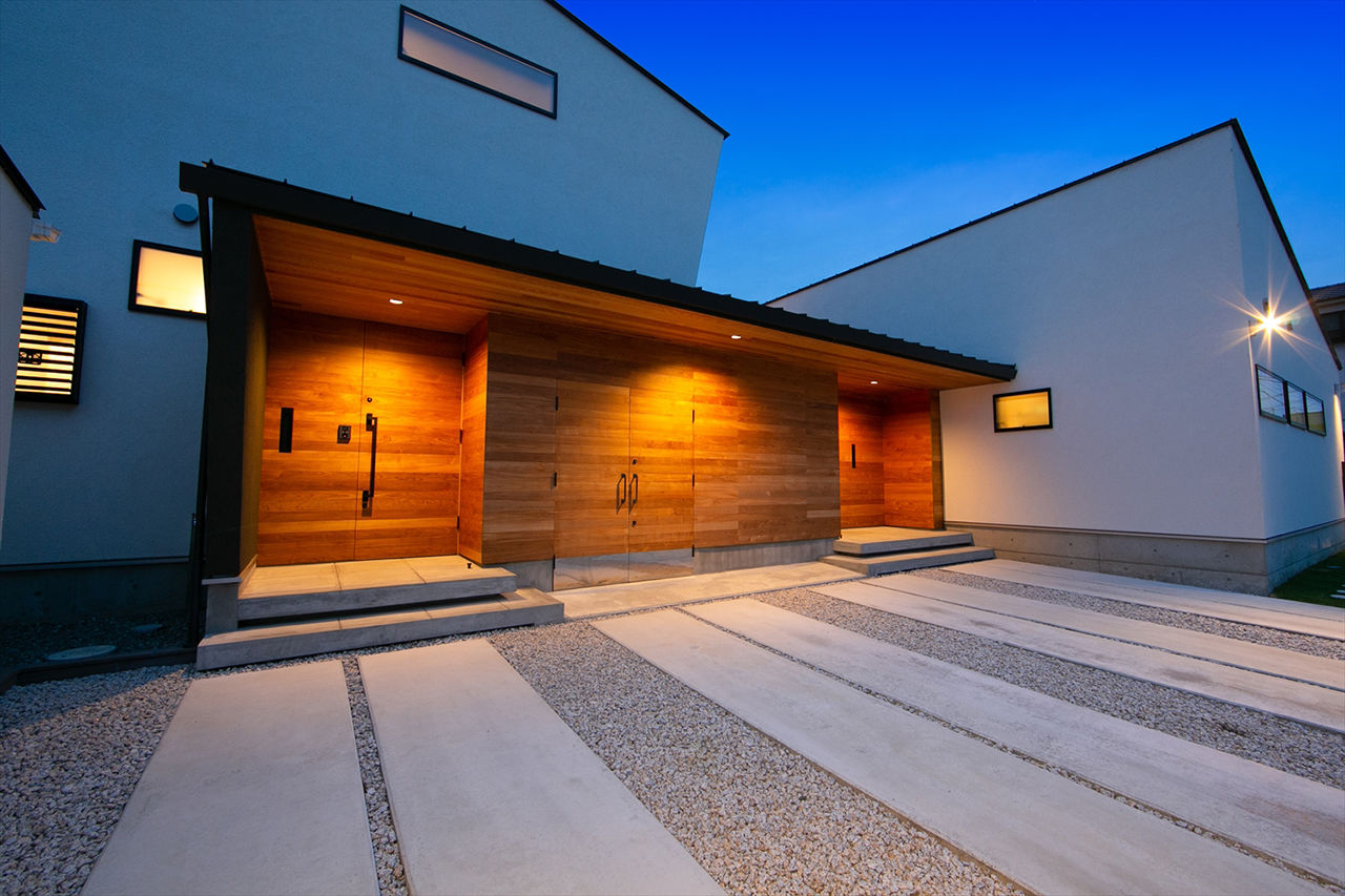 TENアーキテクツ一級建築士事務所 【建築士と建てた家＋二世帯住宅＋薪ストーブ】世帯で棟屋を分離しながらも連携フォルムの美観を実現の建築実例画像2