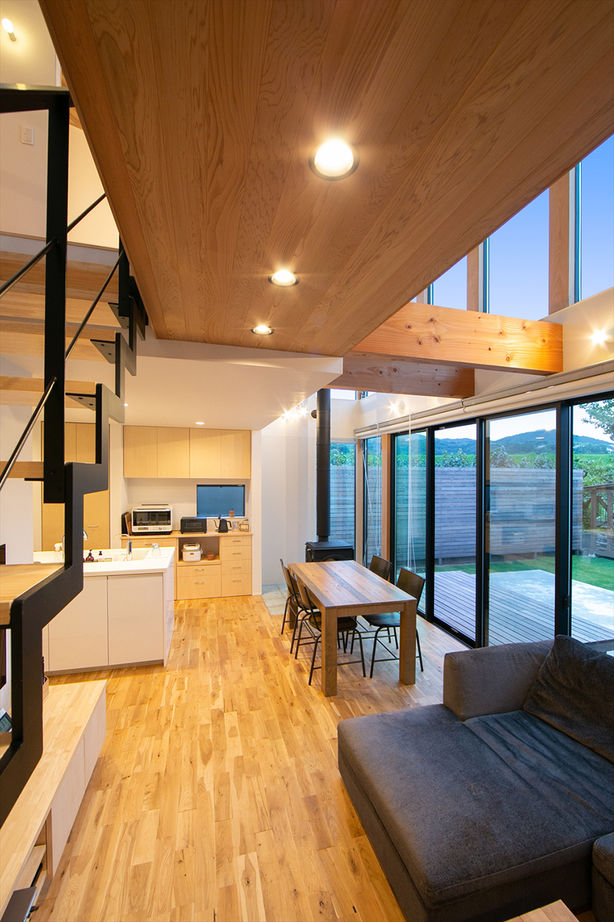 TENアーキテクツ一級建築士事務所 【建築士と建てた家＋二世帯住宅＋薪ストーブ】世帯で棟屋を分離しながらも連携フォルムの美観を実現の建築実例画像4