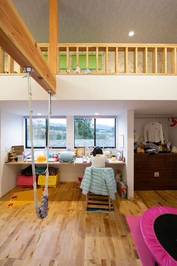 TENアーキテクツ一級建築士事務所 【建築士と建てた家＋平屋＋インナーガレージ】憧れの無垢材で建てた、土地の傾斜を活かした眺めのよい平屋の建築実例画像6