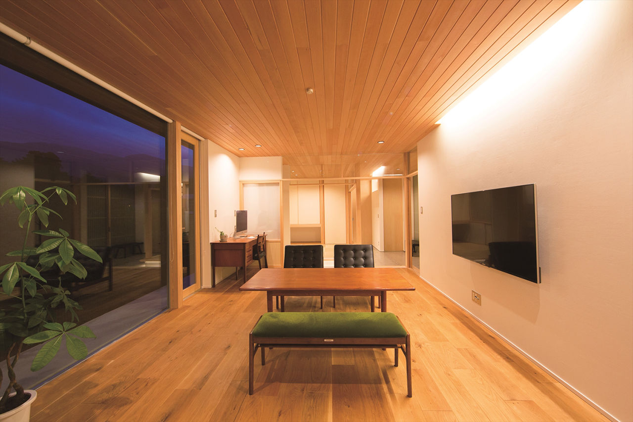 TENアーキテクツ一級建築士事務所 【建築士と建てた家×店舗併用×大開口×土間】写真スタジオを併設した大開口のパノラマウインドウのある家の建築実例画像5