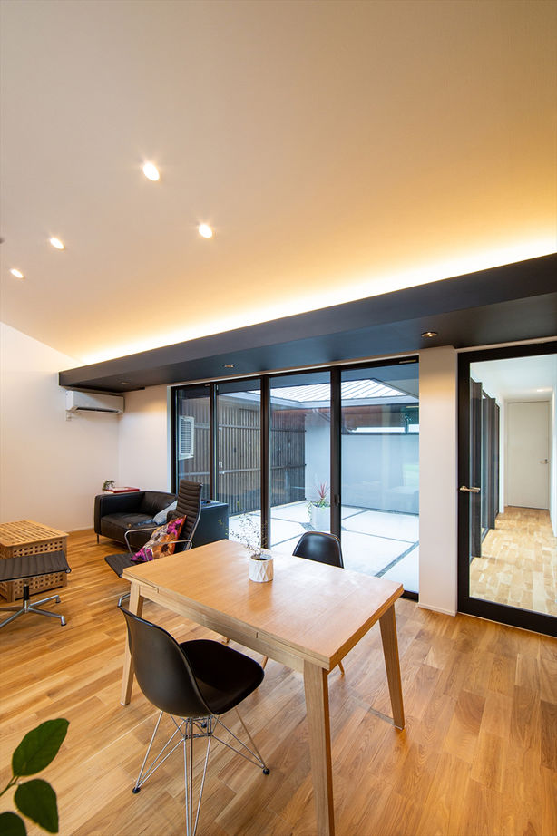 TENアーキテクツ一級建築士事務所 【建築士と建てた家×平屋×インナーガレージ×店舗併用】「ミュージアムみたい」と道行く人が二度見する家の建築実例画像7