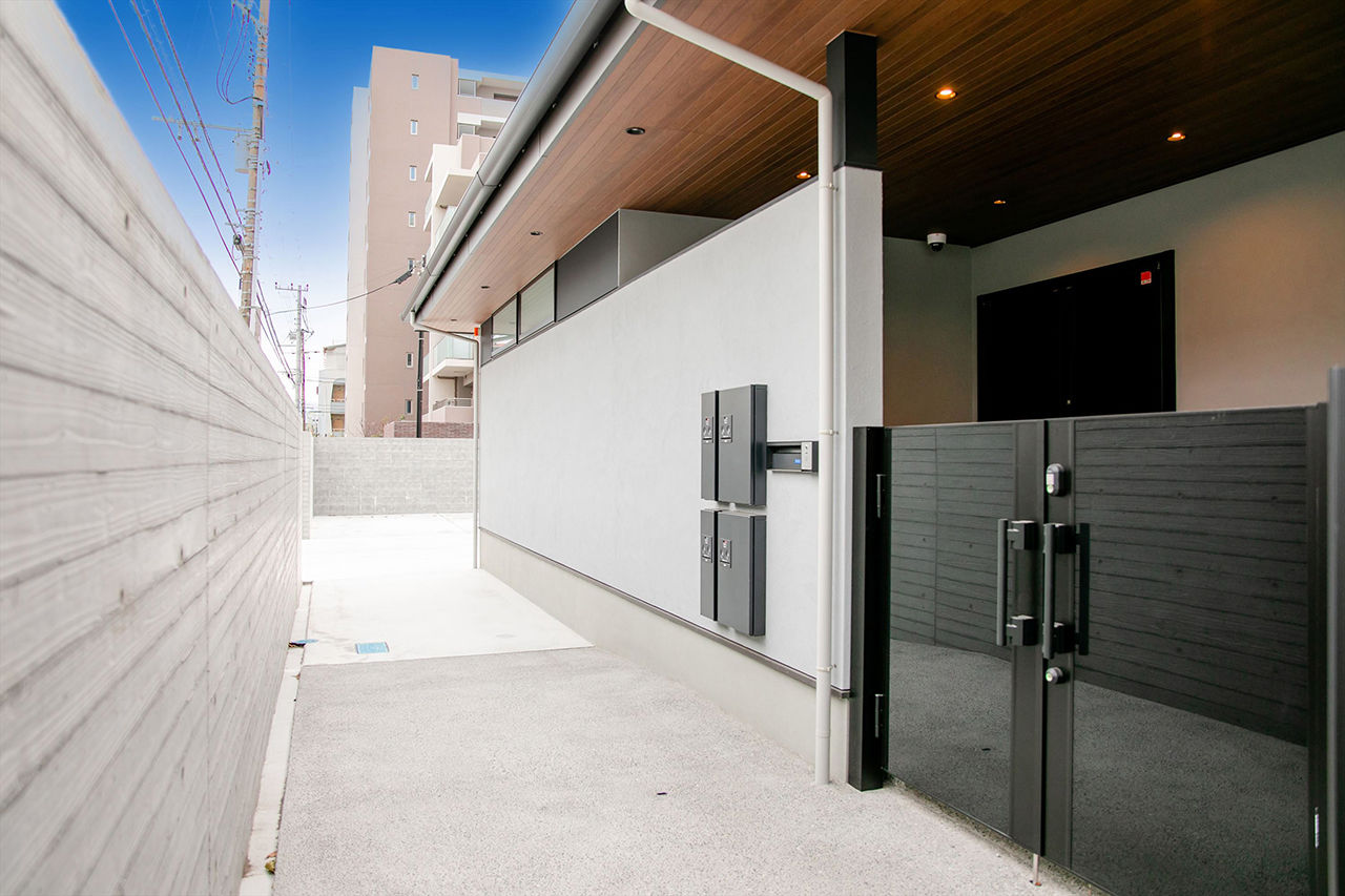 TENアーキテクツ一級建築士事務所 【建築士と建てた家＋ドッグラン＋自然素材＋吹き抜け】マンションからの目隠しとオープン感を両立した家の建築実例画像3