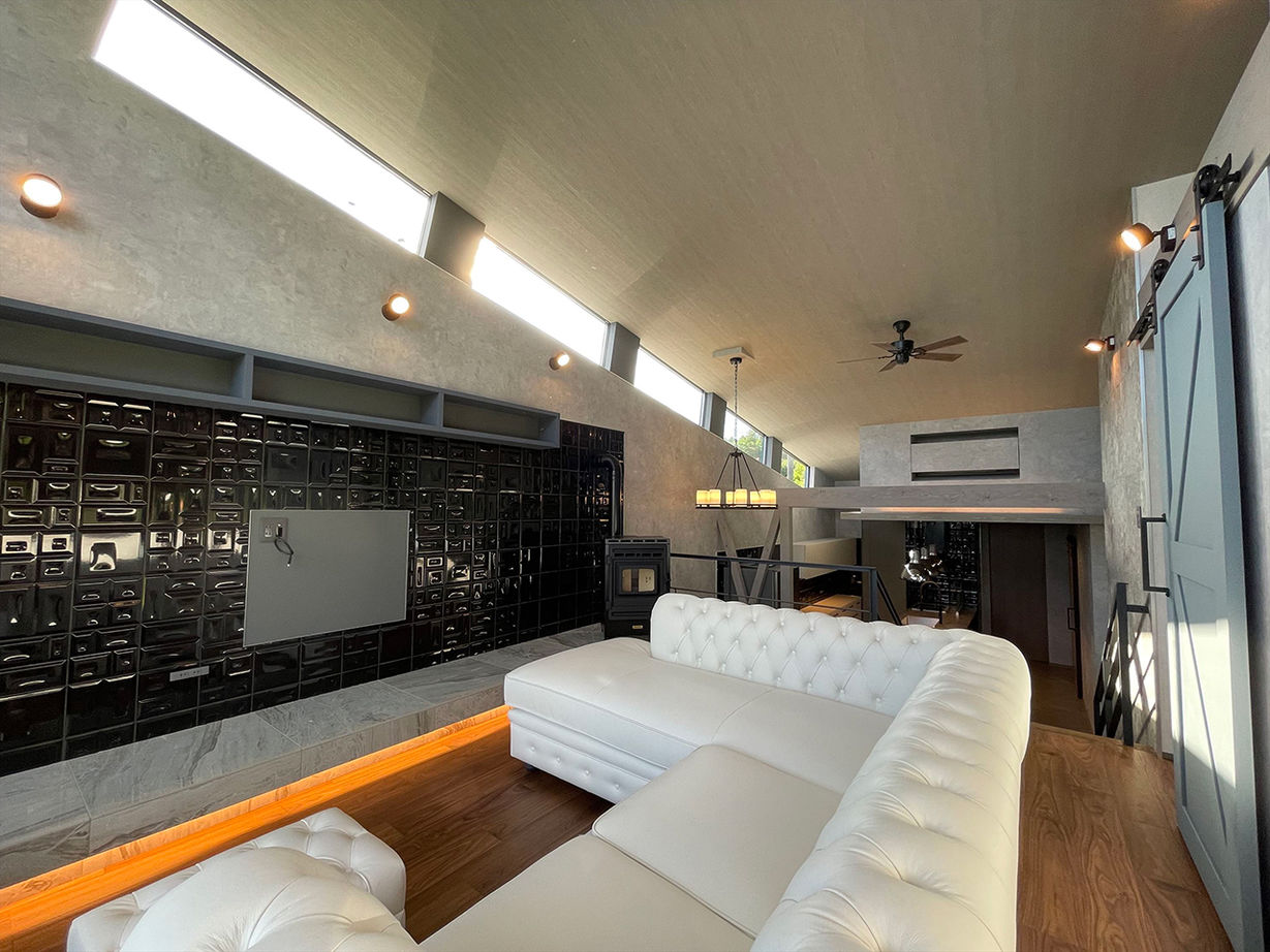 TENアーキテクツ一級建築士事務所 【建築士と建てた家＋インナーガレージ＋スキップフロア】高低差をデザインに活かしたアート作品のような家の建築実例画像4