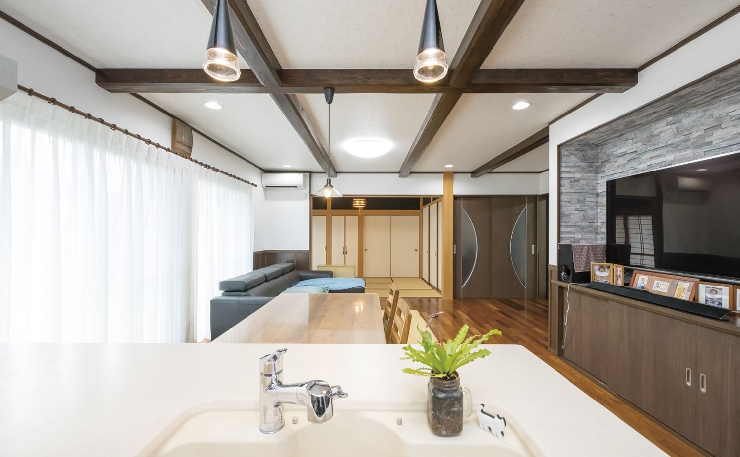 三上建設 【2500～3000万円|50坪台|間取り】リビングから愛車を楽しむ。将来も見据えた、ビルトインガレージ付きの家の建築実例画像11