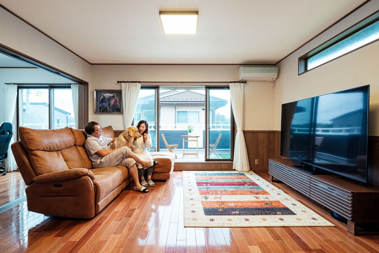 三上建設 【2000万円台|30坪台|間取り図有】2階リビングから続く広いバルコニーがある住まいの建築実例画像2