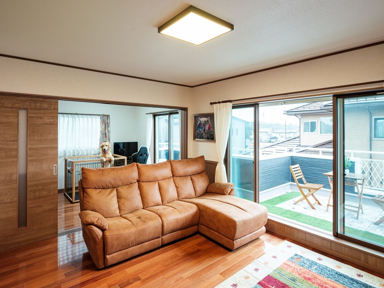 三上建設 【2000万円台|30坪台|間取り図有】2階リビングから続く広いバルコニーがある住まいの建築実例画像3