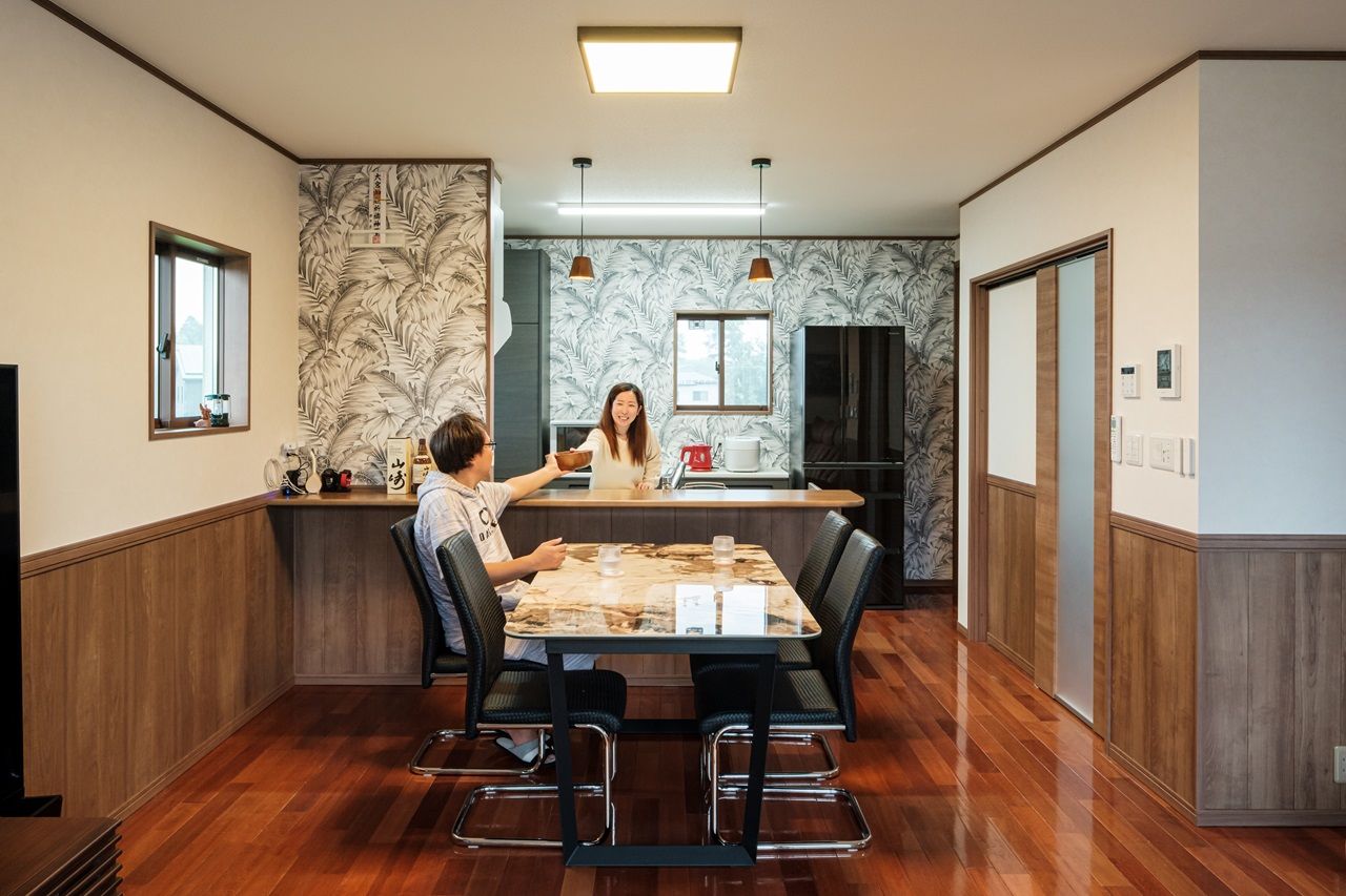 三上建設 【2000万円台|30坪台|間取り図有】2階リビングから続く広いバルコニーがある住まいの建築実例画像5