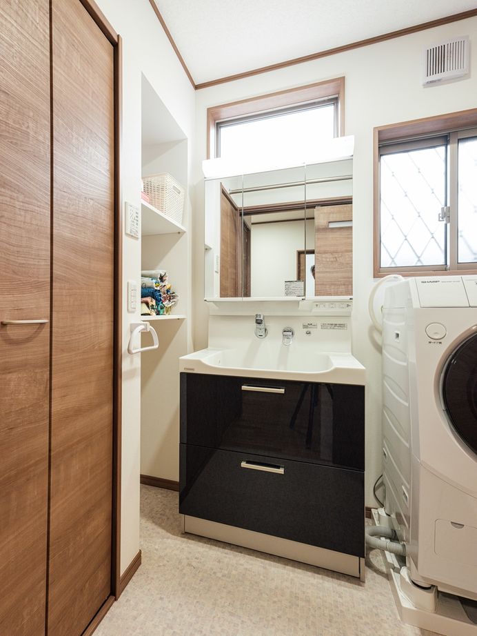 三上建設 【2000万円台|30坪台|間取り図有】シックな本格和室を備えた、収納力抜群の住まいの建築実例画像6