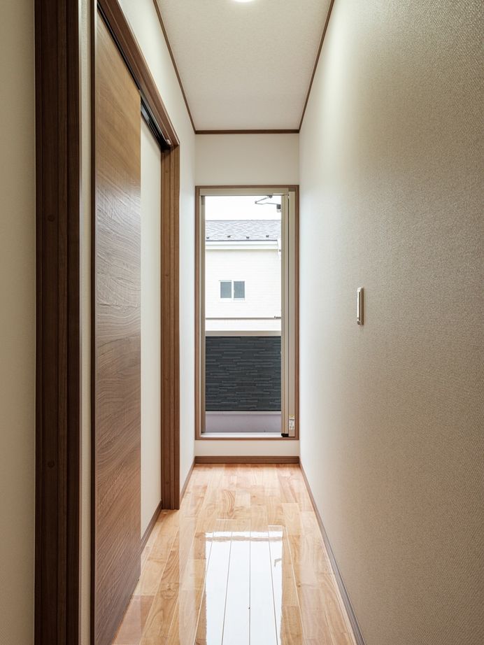 三上建設 【2000万円台|30坪台|間取り図有】シックな本格和室を備えた、収納力抜群の住まいの建築実例画像8