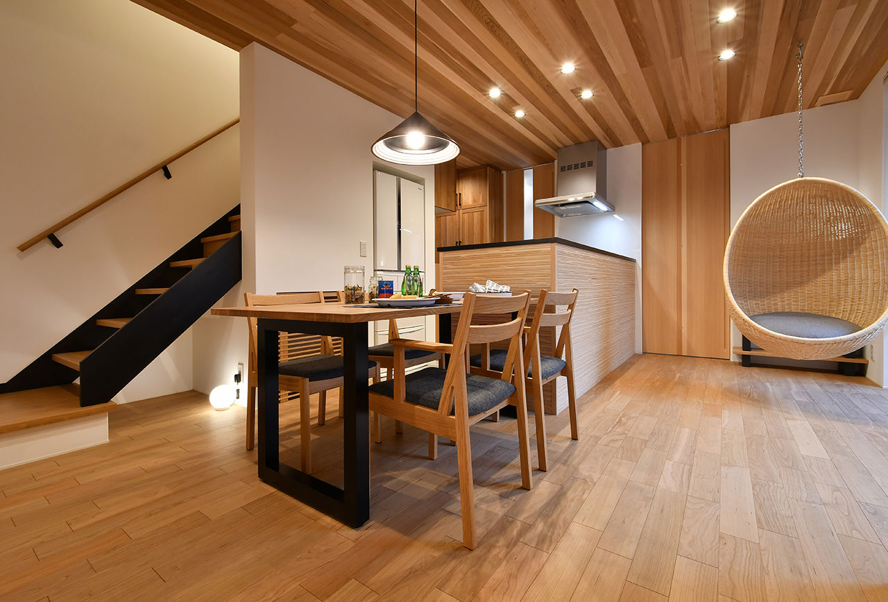 北新建工 【3000万円台｜射水市】趣ある中庭を室内から望む。威風堂々とした和モダン住宅で、心地いい毎日をの建築実例画像4