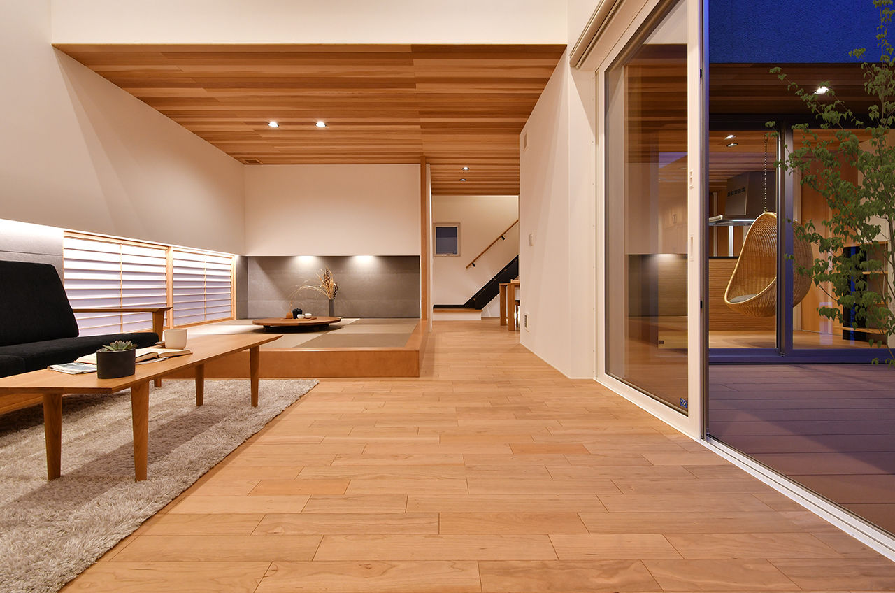 北新建工 【3000万円台｜射水市】趣ある中庭を室内から望む。威風堂々とした和モダン住宅で、心地いい毎日をの建築実例画像5