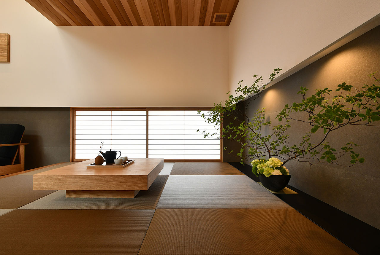 北新建工 【3000万円台｜射水市】趣ある中庭を室内から望む。威風堂々とした和モダン住宅で、心地いい毎日をの建築実例画像7