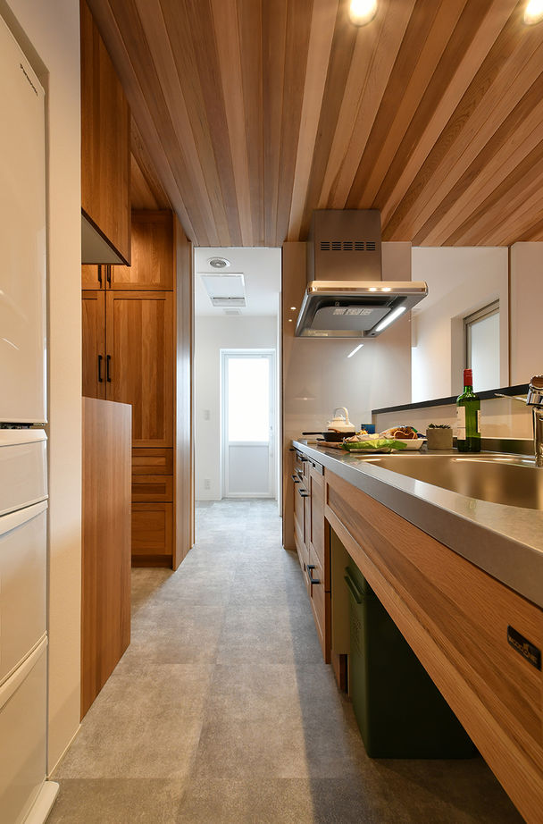 北新建工 【3000万円台｜射水市】趣ある中庭を室内から望む。威風堂々とした和モダン住宅で、心地いい毎日をの建築実例画像8