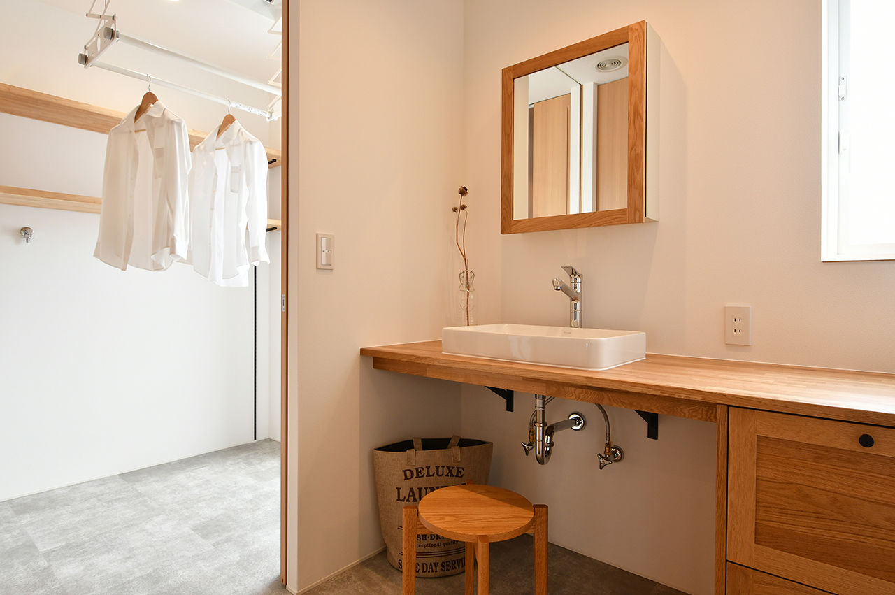 北新建工 【3000万円台｜射水市】趣ある中庭を室内から望む。威風堂々とした和モダン住宅で、心地いい毎日をの建築実例画像9