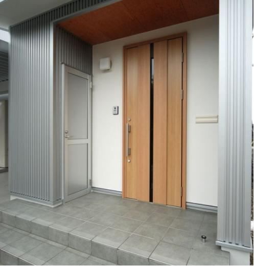 北新建工 【３０００万円台前半/富山市/38.8坪/高断熱/高耐久】ガルバリウム鋼板の家の建築実例画像2