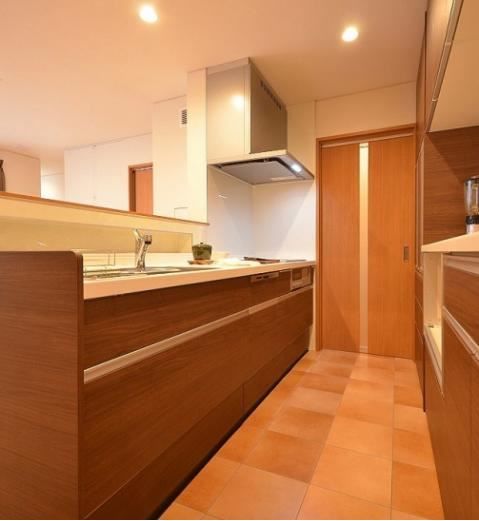 北新建工 【3000万円台前半/富山市/収納充実/家事導線】大きな窓で明るい空間。ウッドデッキを囲む家の建築実例画像7