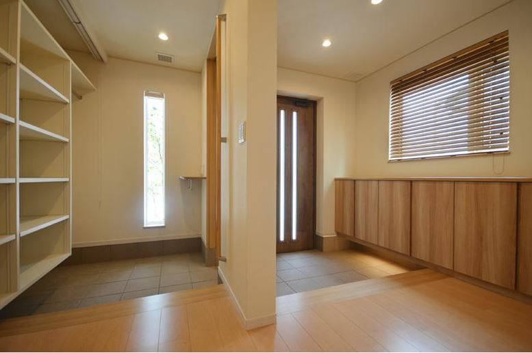 北新建工 【富山市/ウッドデッキ/収納充実/和室】ダイニングベンチが似合う、家族とつながれる高気密・高断熱の家の建築実例画像4