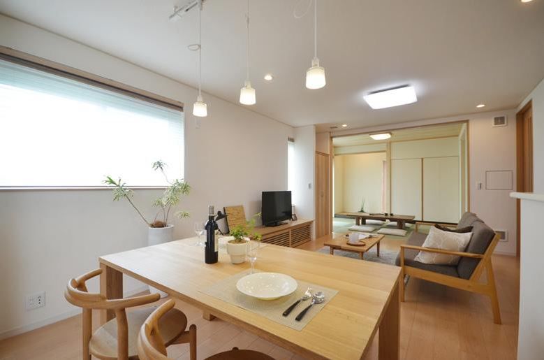 北新建工 【富山市/ウッドデッキ/収納充実/和室】ダイニングベンチが似合う、家族とつながれる高気密・高断熱の家の建築実例画像8
