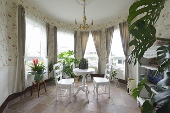 セルコホーム　横浜支店 【吹き抜け/無垢材】カナダ製2×6と煉瓦で叶える心地よく趣味が広がる、クイーン・アン様式の住まいの建築実例画像3