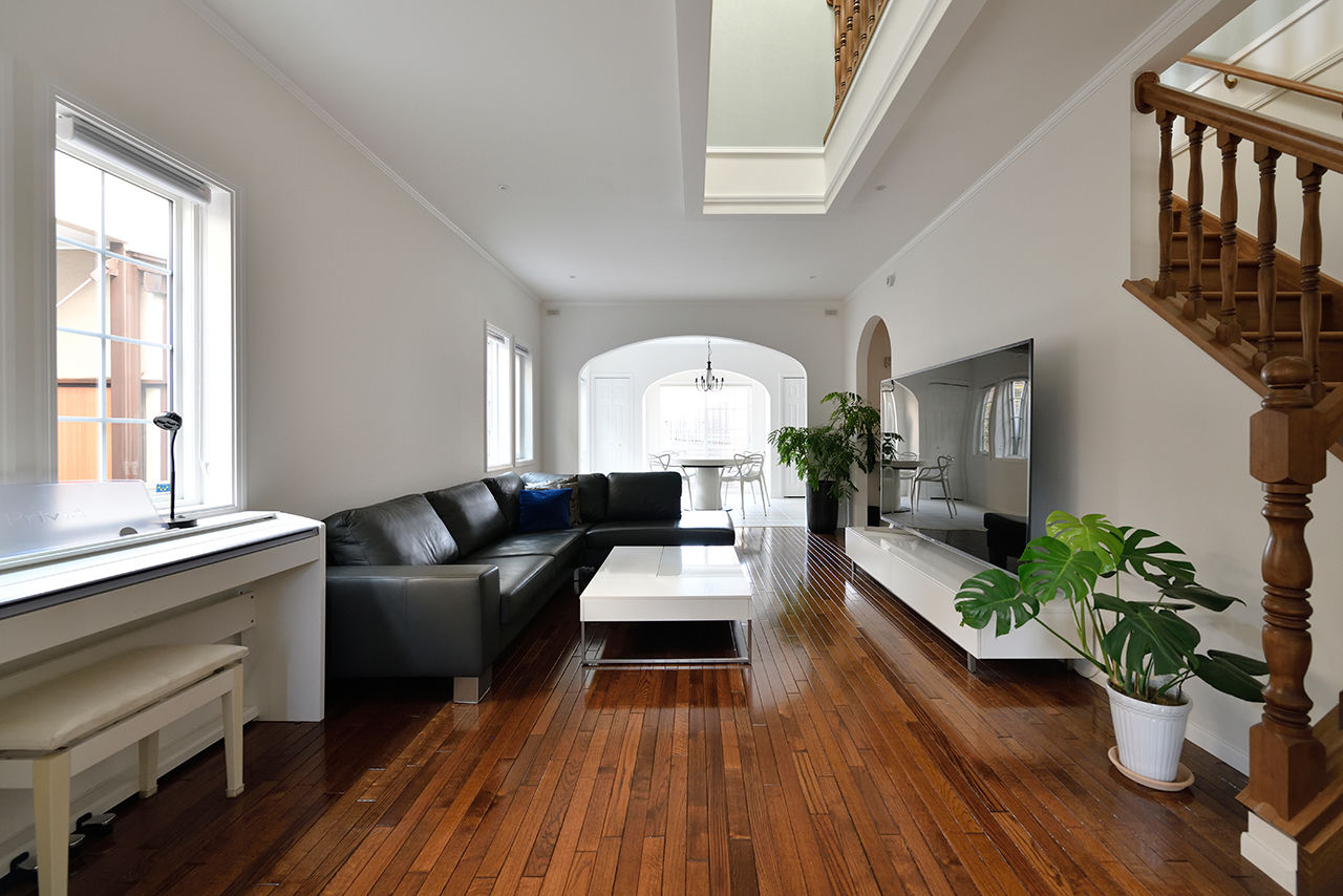 セルコホーム　横浜支店 【吹抜け/ビルトインガレージ/小屋裏収納】アイアンゲートが印象的なモダンフレンチスタイルの美しい家の建築実例画像2